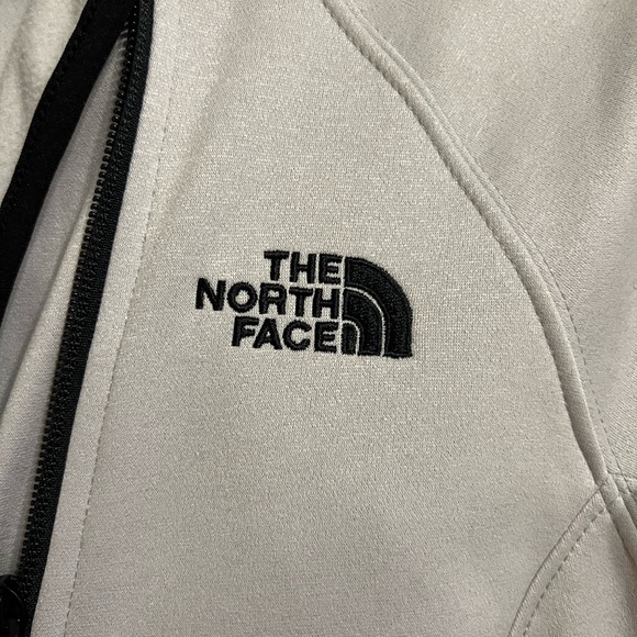 The North Face Lightweight Jacket - Picture 5 of 8